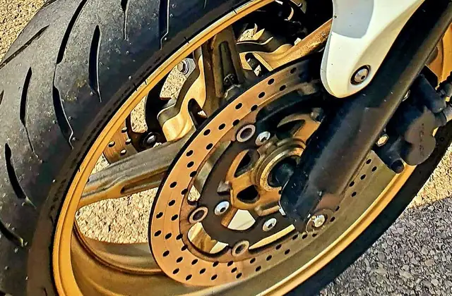Detalle de una moto de la flota real de Autoescuela Géminis
